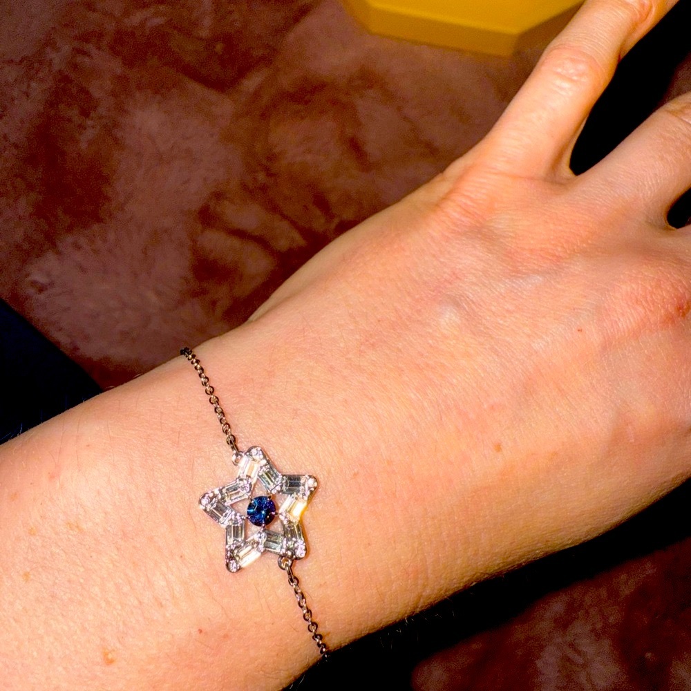 Elegant unworn Silver Star swarovski Bracelet